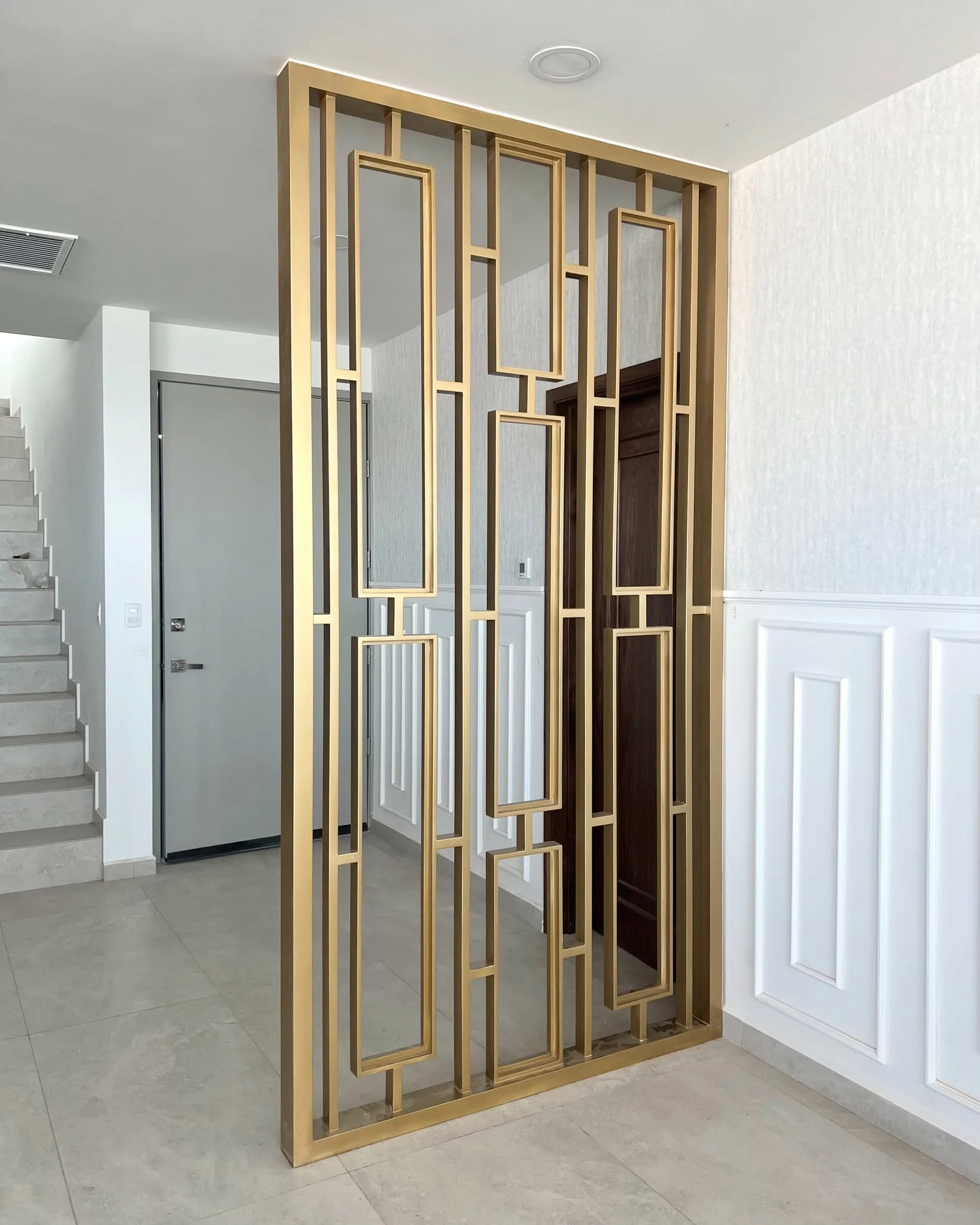 Puerta principal de madera sólida a medida — Tempus Monterrey