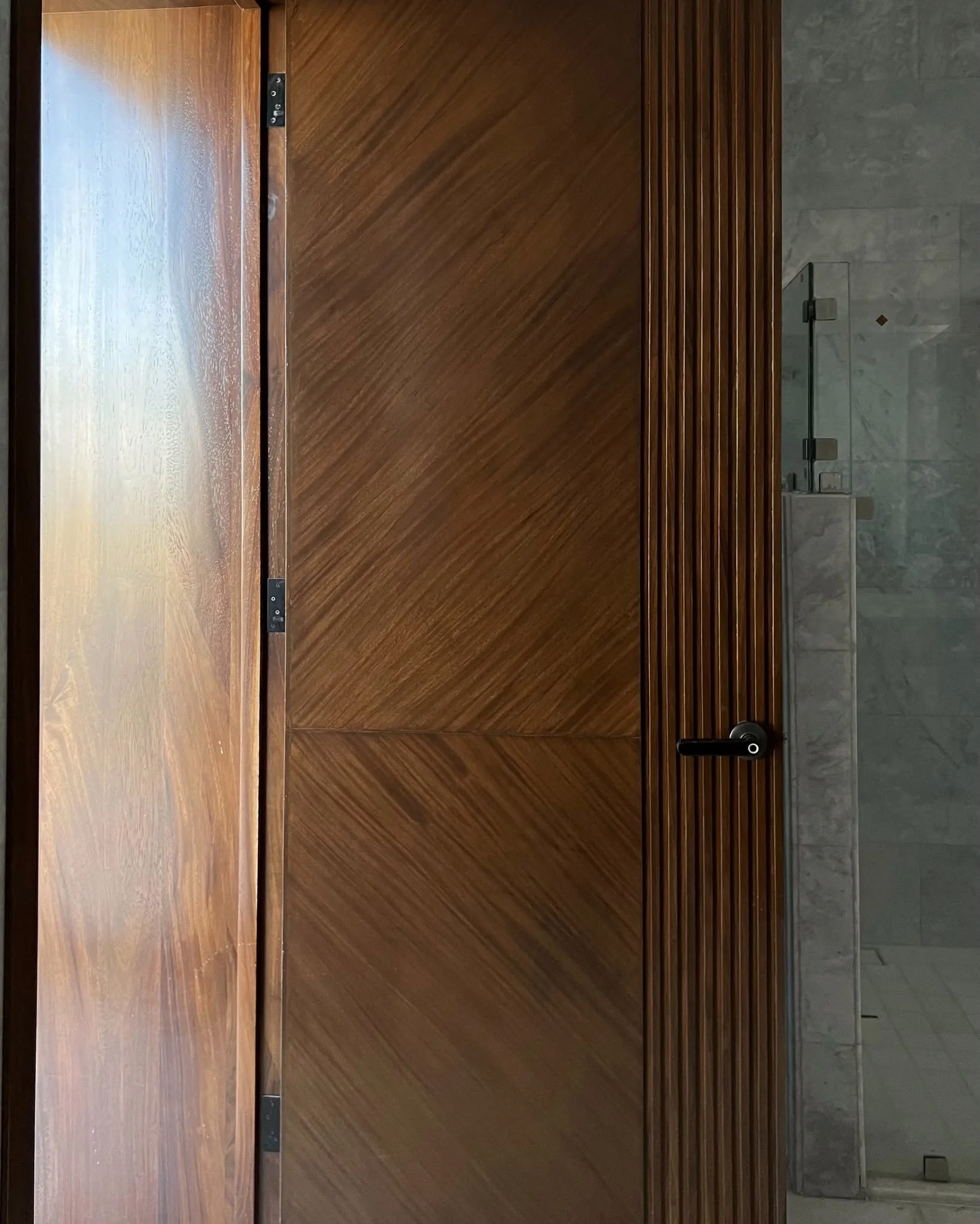 Puerta de madera a medida Tempus Monterrey