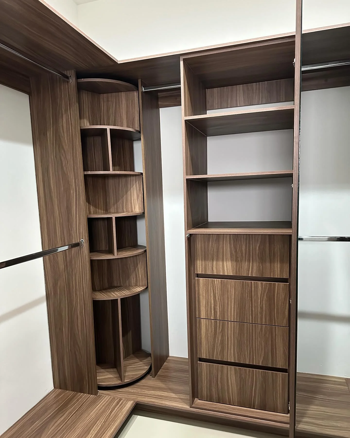 Closet de piso a techo a medida — Tempus Monterrey