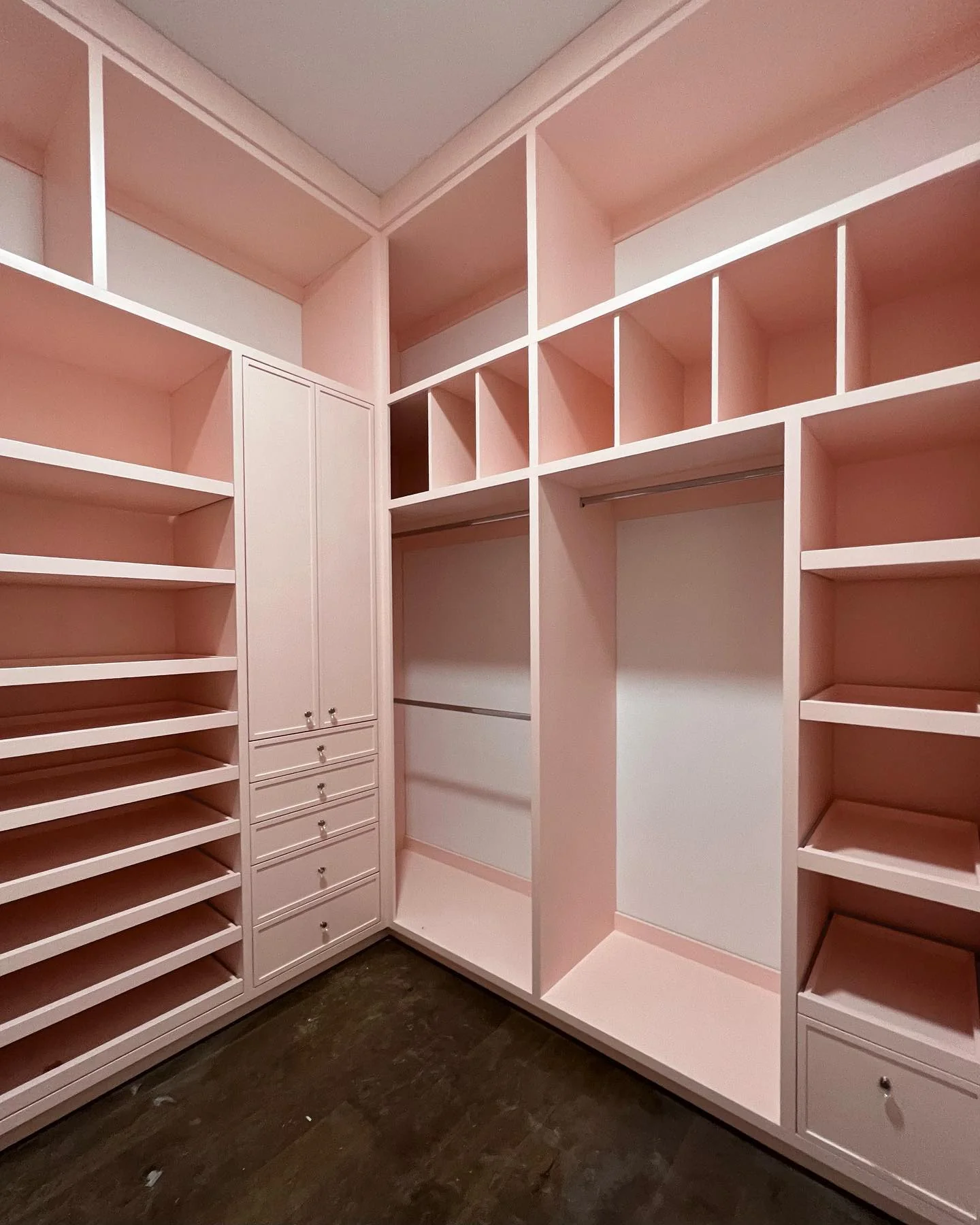 Closet de recámara a medida con doble barra de colgado — Tempus Monterrey