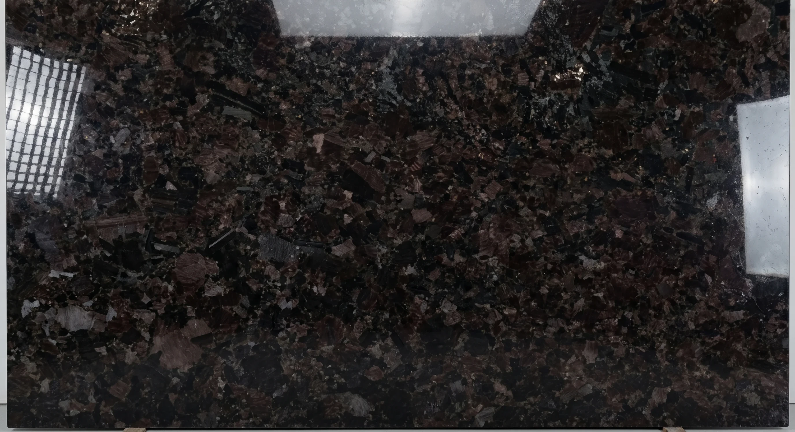 Referencia visual de granito Marron Cohiba