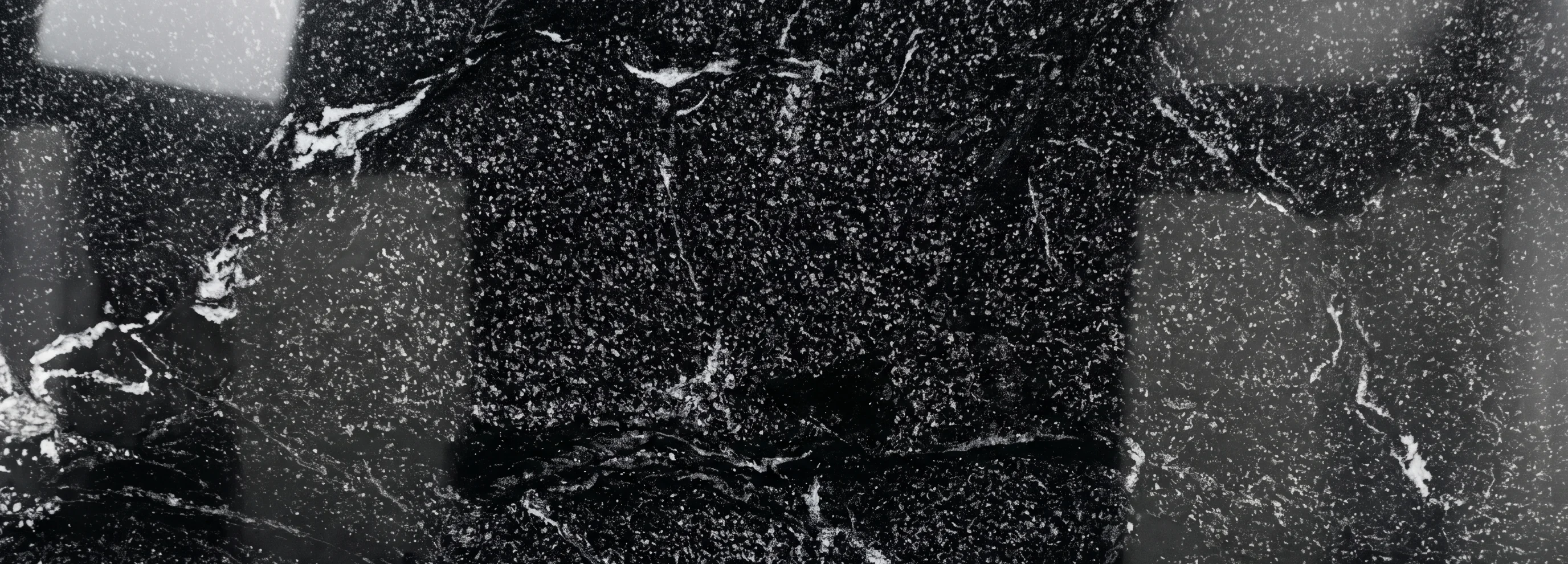 Referencia visual de granito Nero Mistico