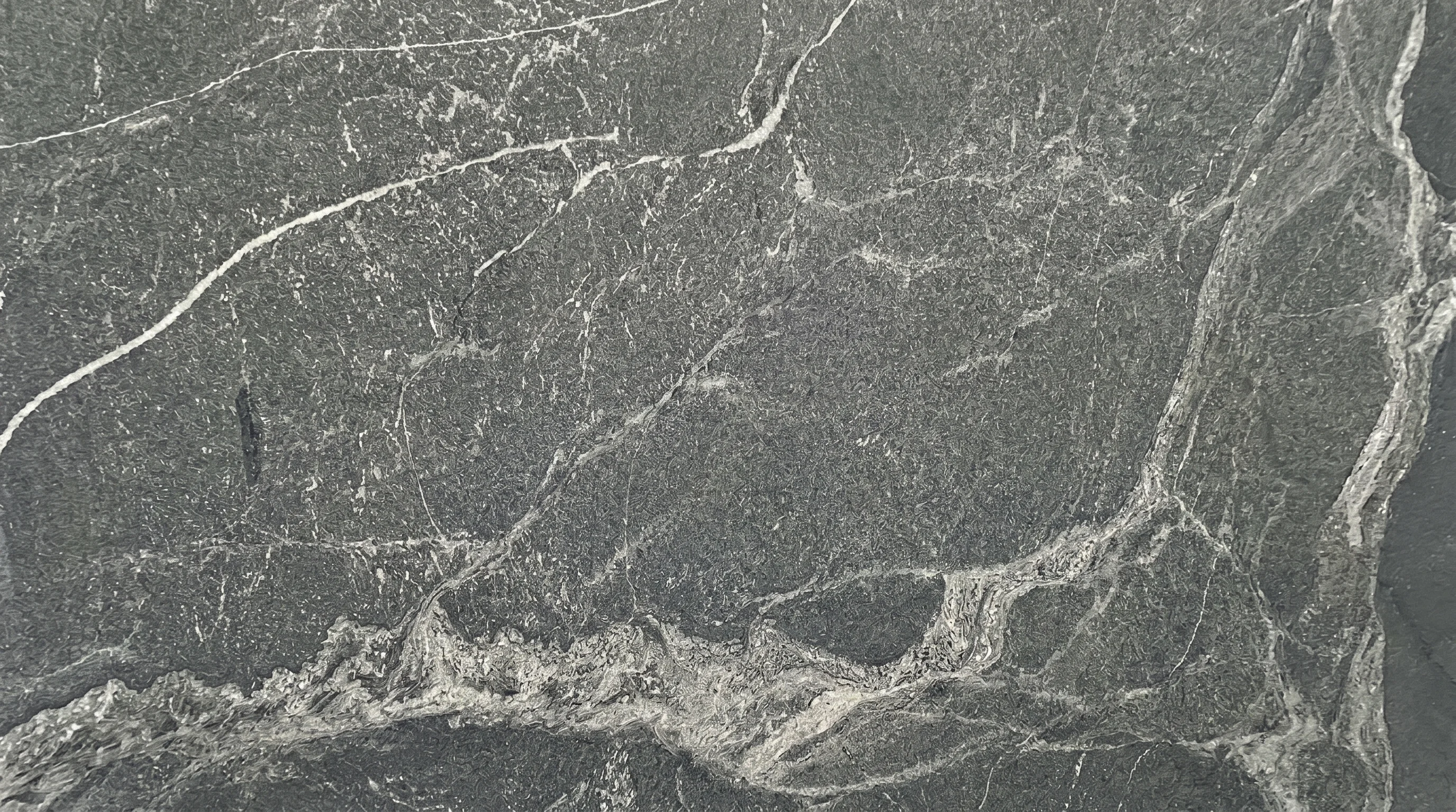Referencia visual de granito Silver Grey Mate