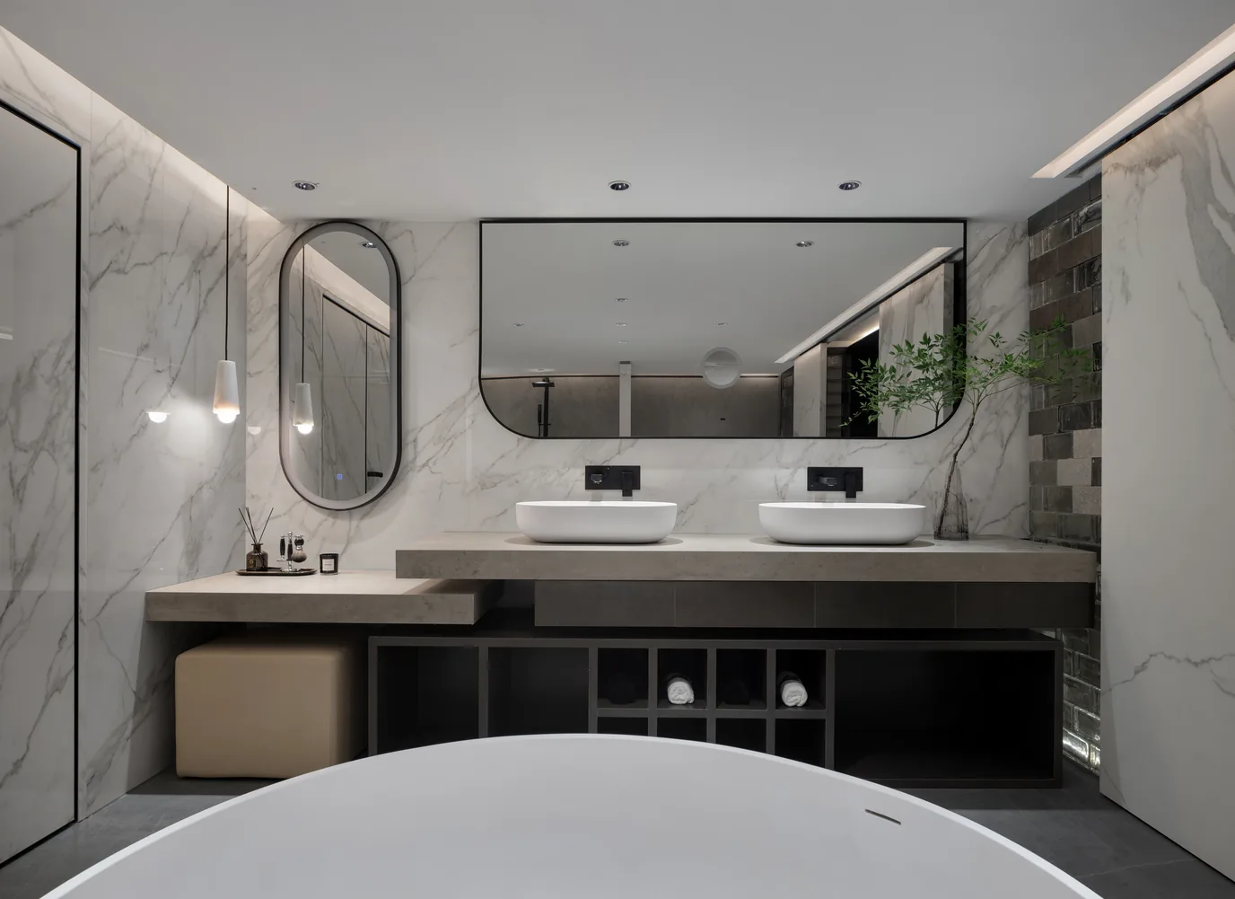 Nero Colorfeel piedra sinterizada en baño