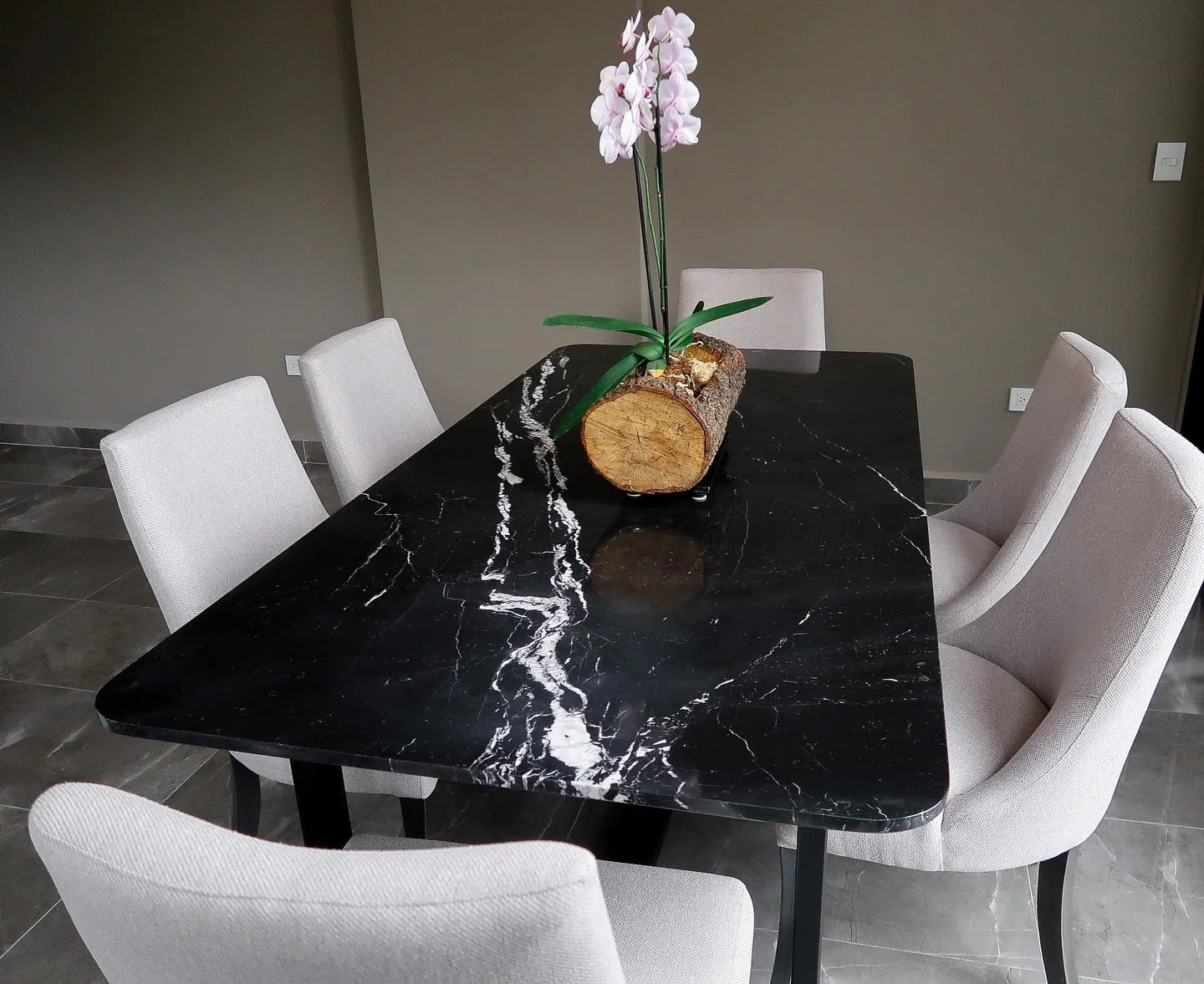 Comedor de mármol Negro Marquina con veta blanca — Tempus Monterrey