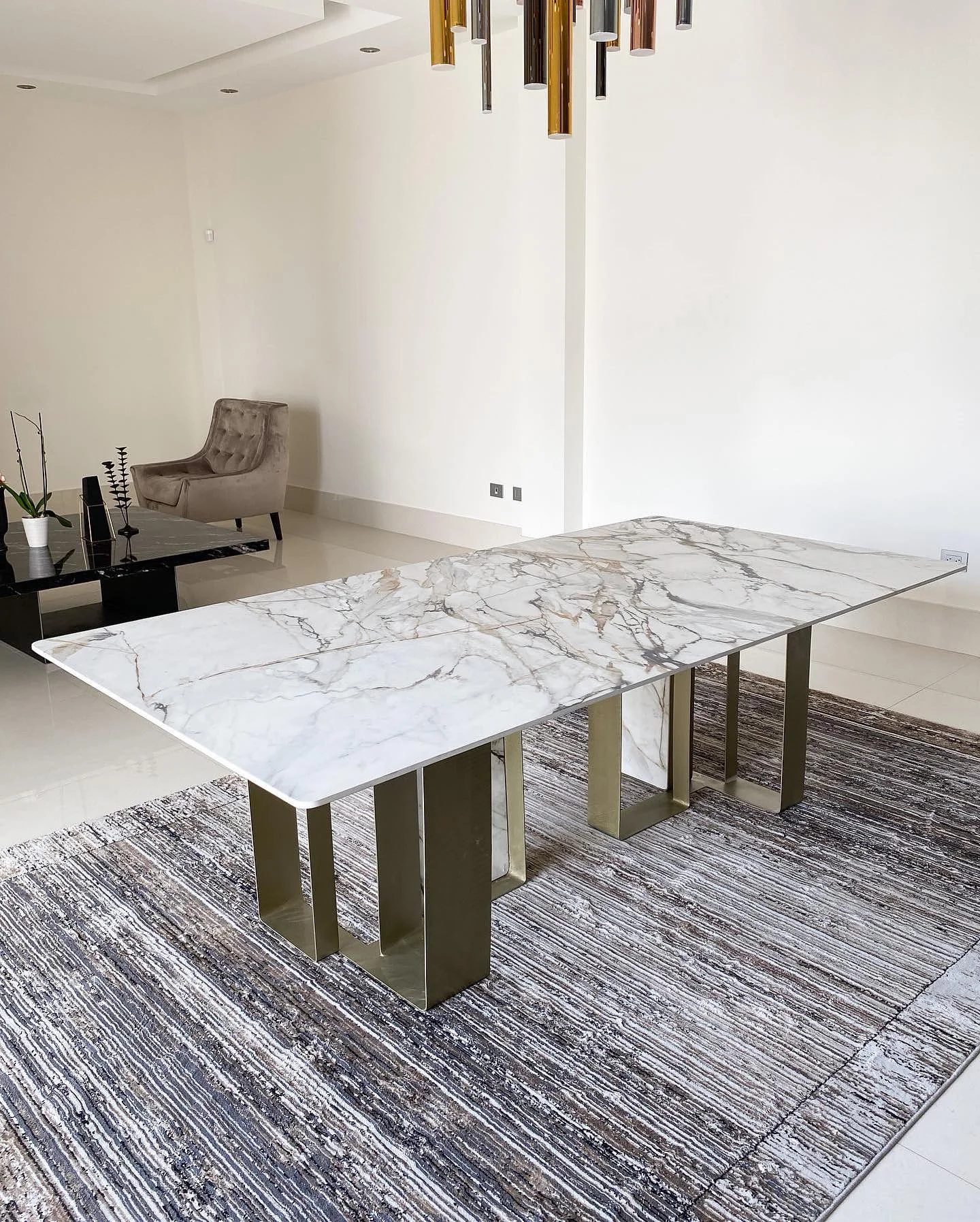 Mesa de comedor en piedra natural Tempus Monterrey