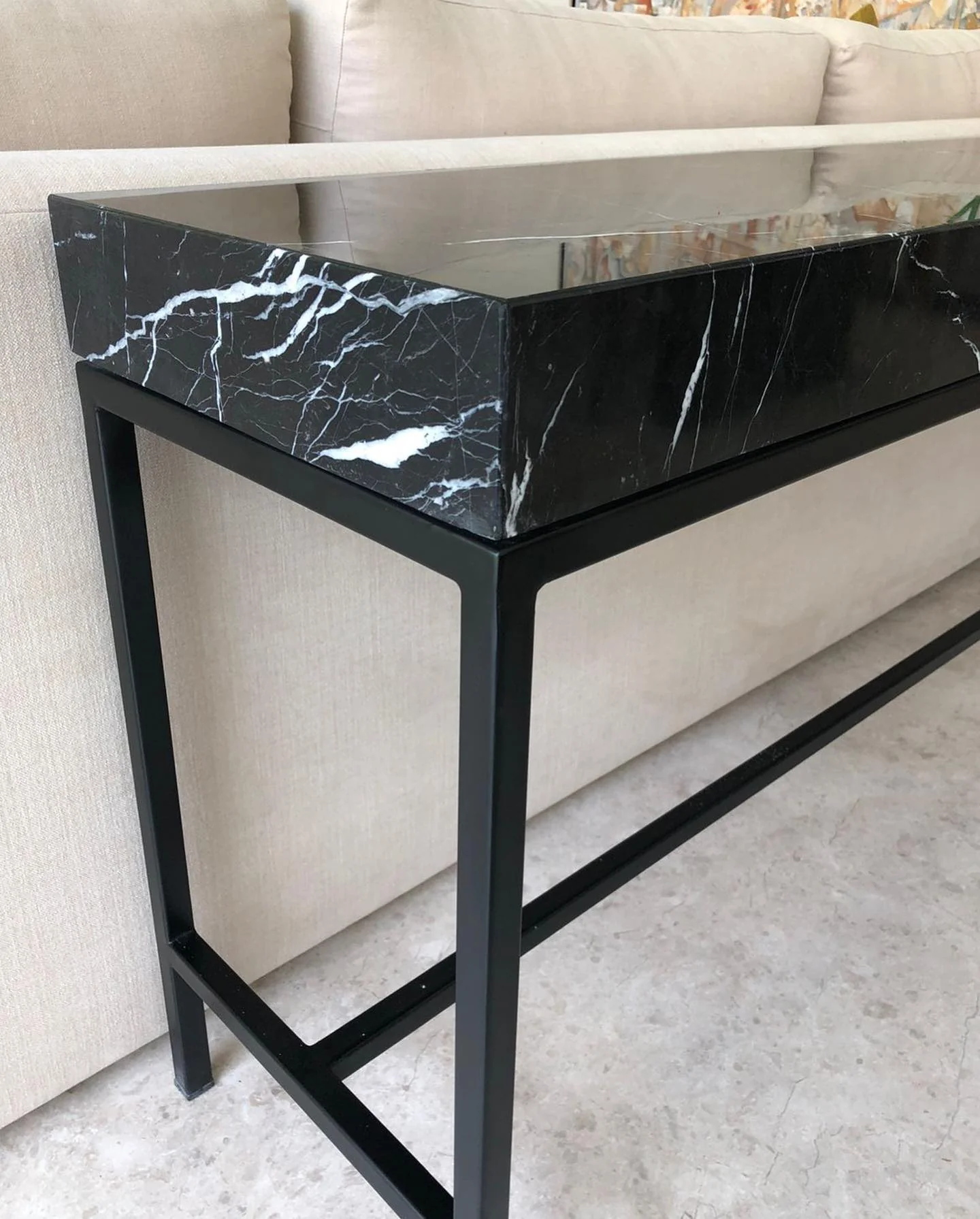 Mesa de comedor en piedra natural Tempus Monterrey