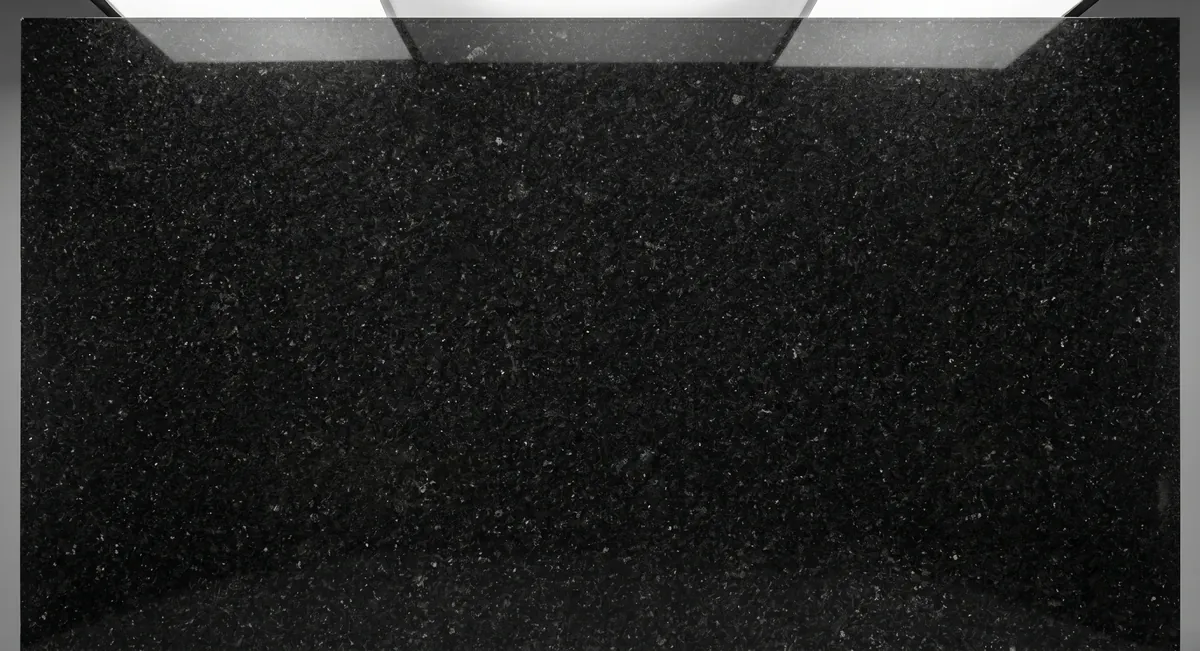 Placa de granito negro con acabado pulido brillante