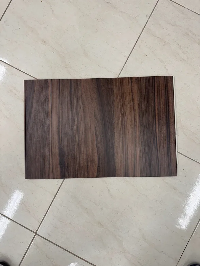 Nogal, Panel decorativo