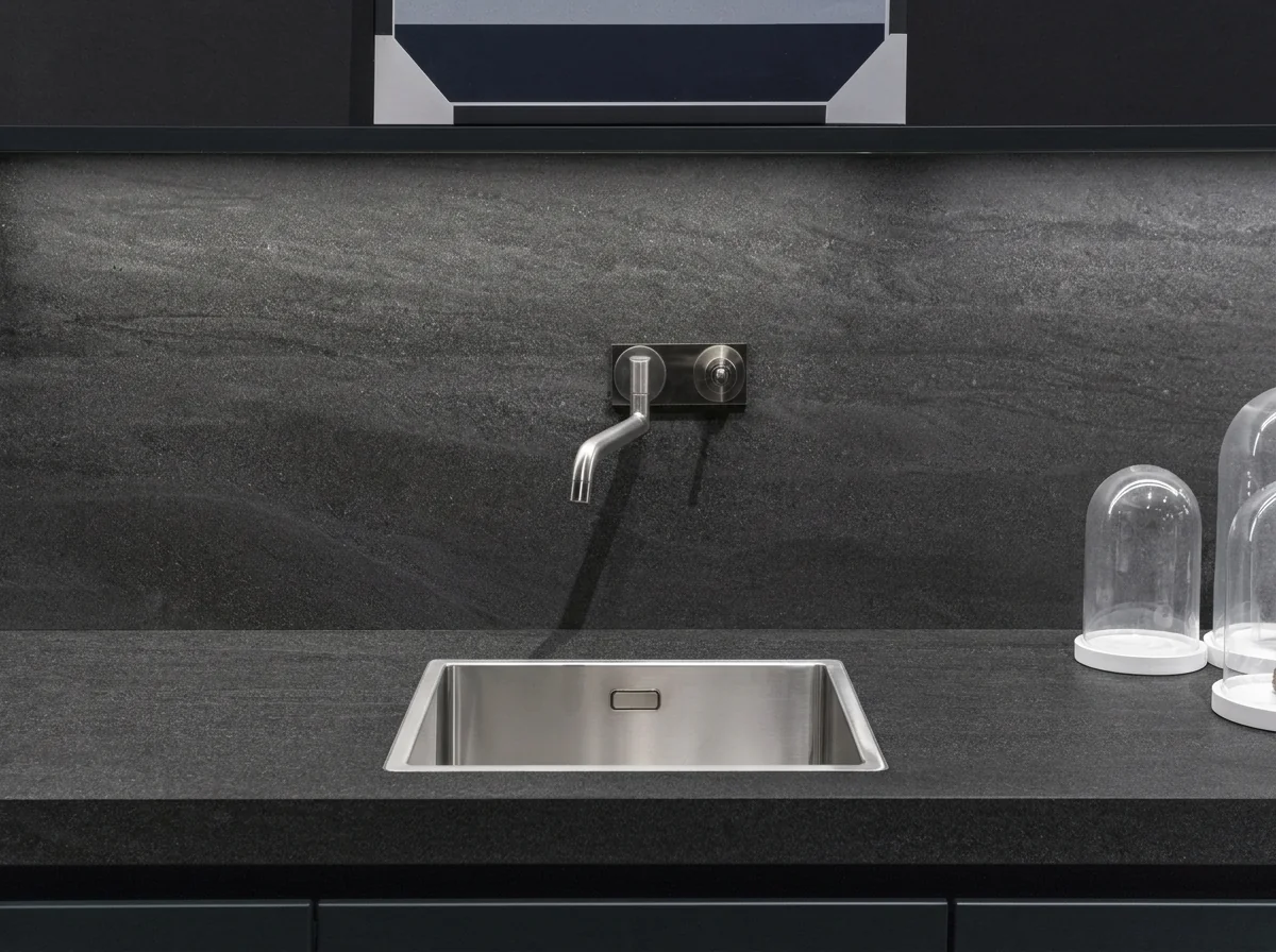 Negro Absoluto Leather ambiente