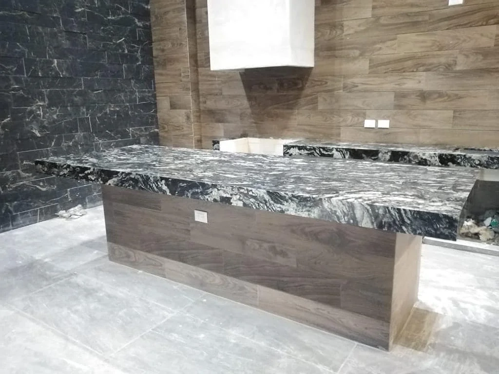 Barra de cocina en piedra natural Tempus Monterrey