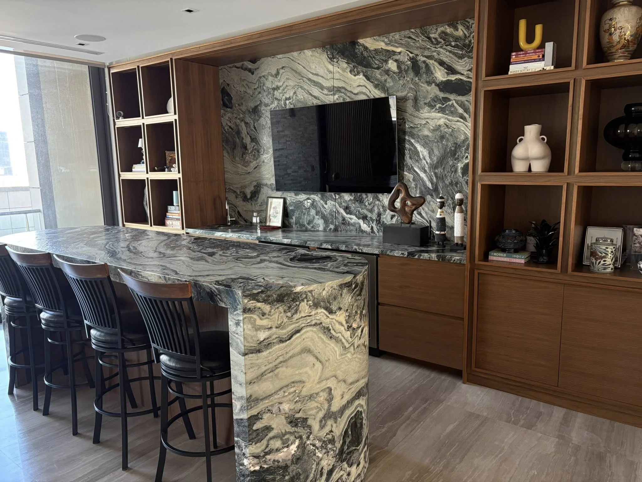 Barra de cocina en piedra natural Tempus Monterrey