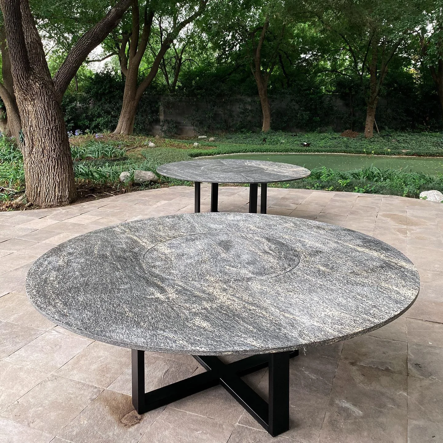 Mesa de diseño en piedra natural Tempus Monterrey
