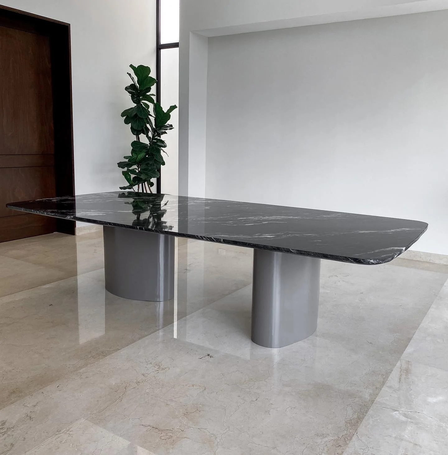 Mesa de diseño en piedra natural Tempus Monterrey