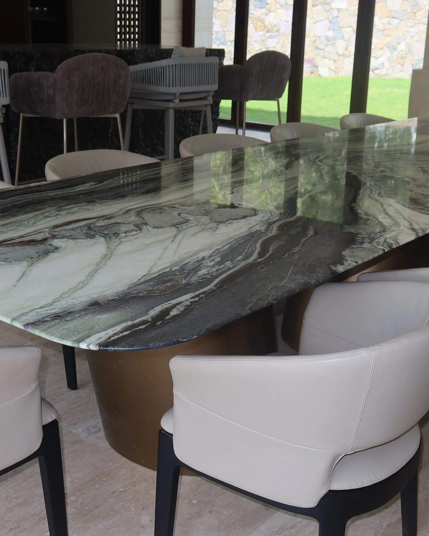 Mesa de diseño en piedra natural Tempus Monterrey