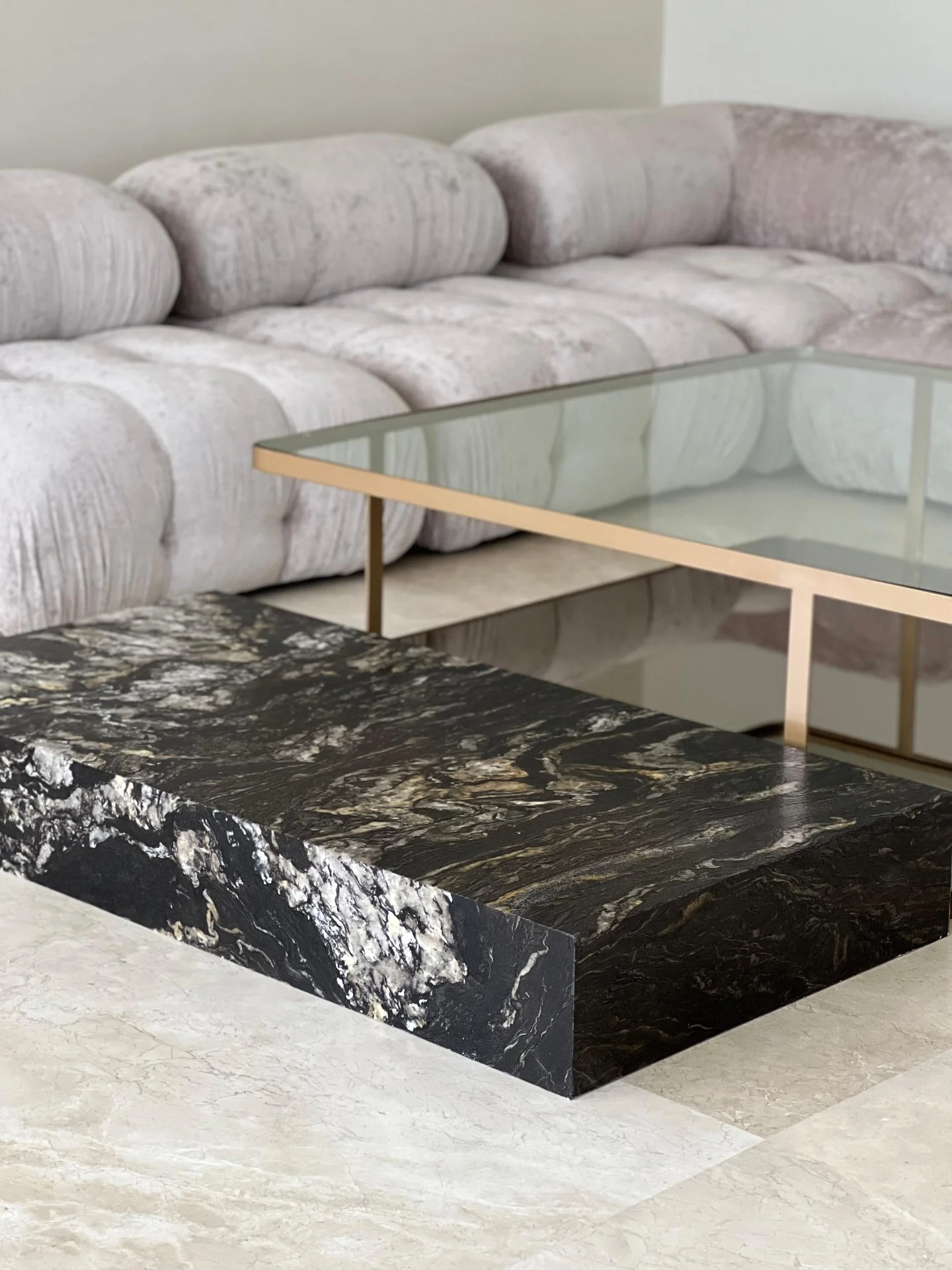 Mesa de diseño en piedra natural Tempus Monterrey