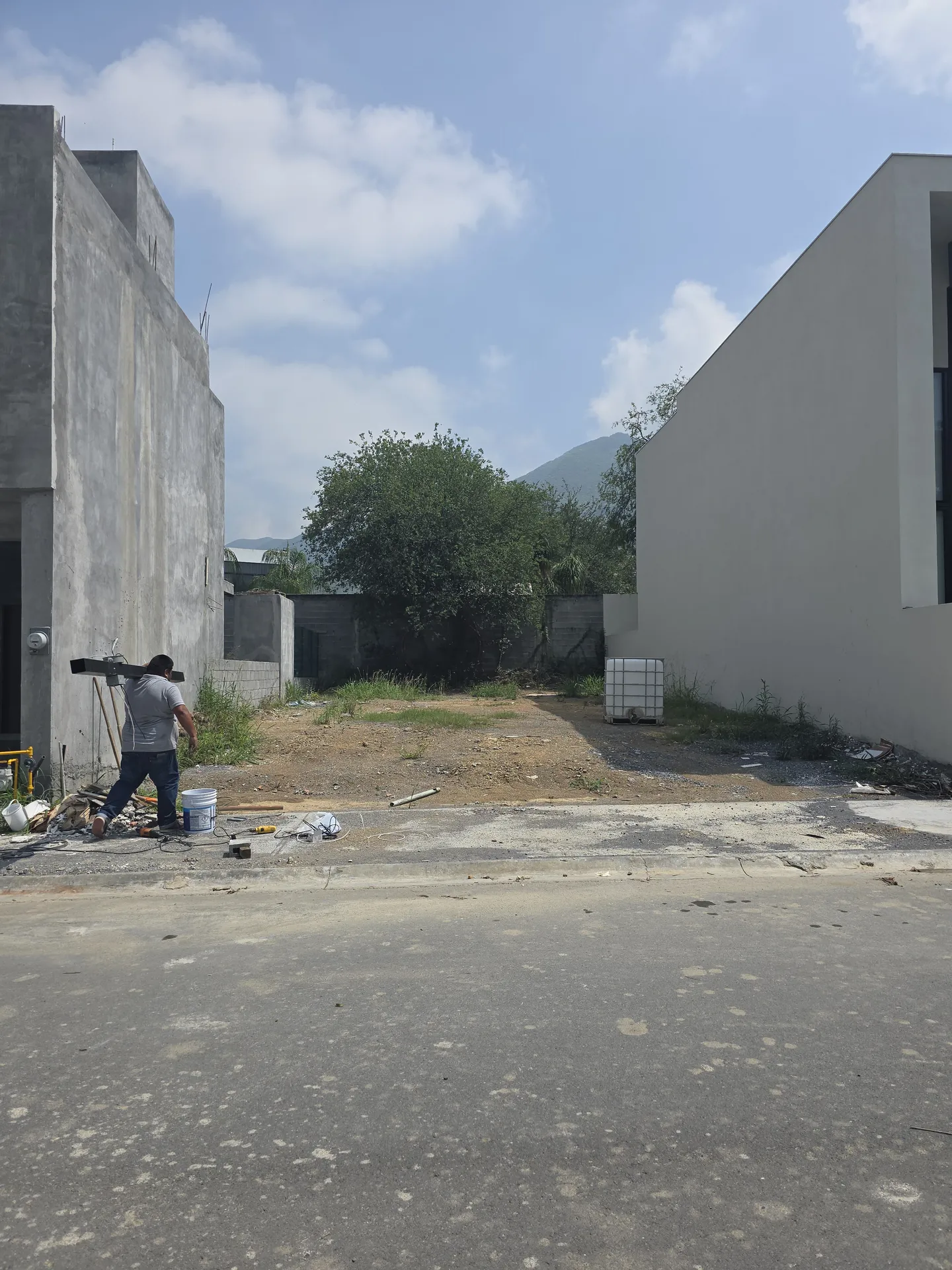 Inicio de obra — terreno listo para construcción residencial en Los Cristales, Monterrey · Casa Las Esmeraldas Tempus